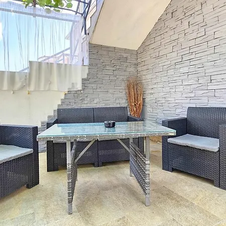 Pintar 2 Apartament *